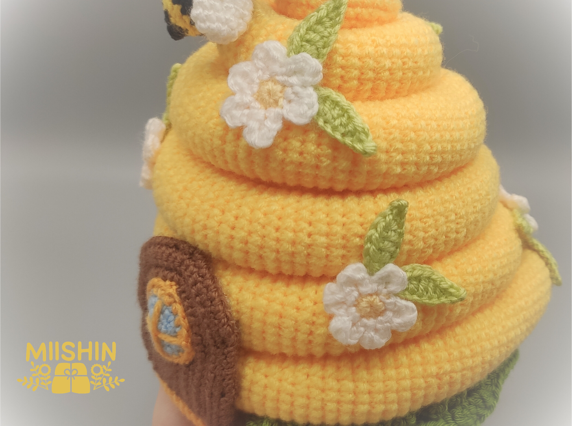 beehive crochet, bee decor, spring home decor, crochet ornament, handmade gift, bee lover gift, spring decoration, cute crochet, amigurumi decor, floral crochet, eco friendly gift, crochet home decor, kawaii home decor