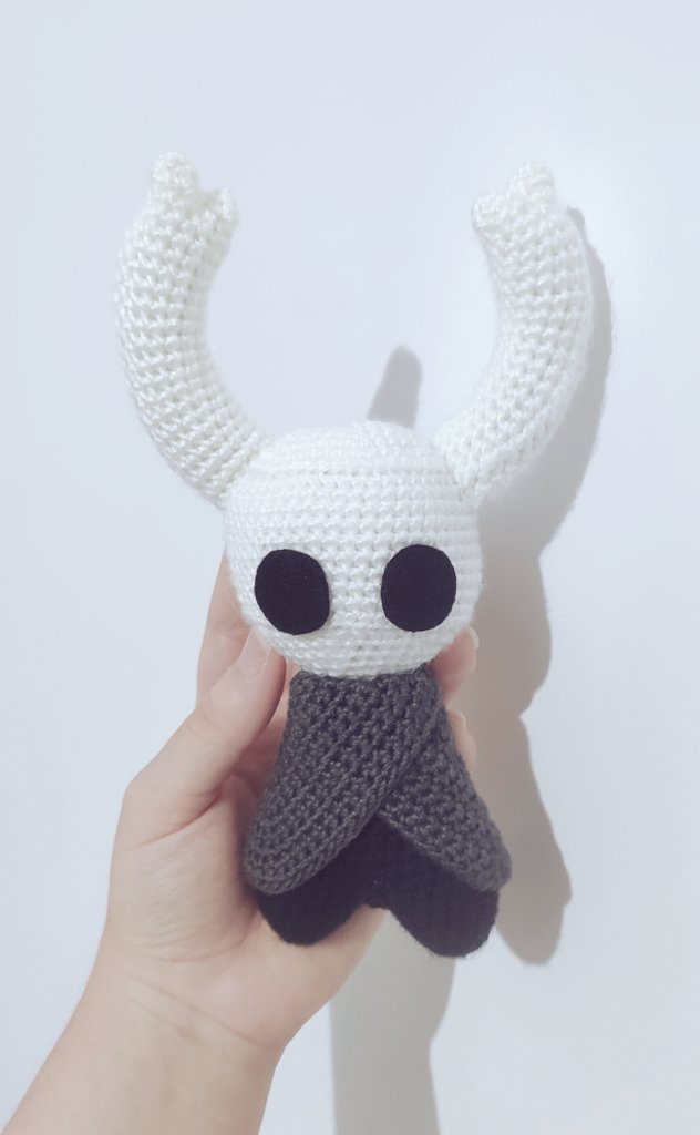 Hollow Knight- Amigurumi Crochet, 2 tamaños, convertible a llavero