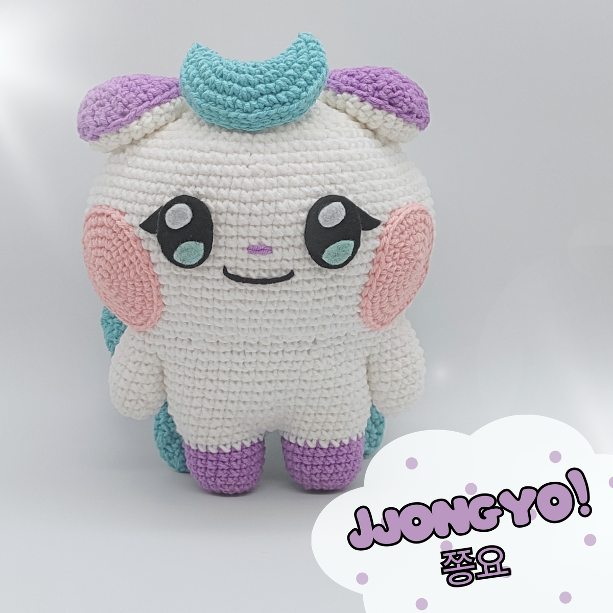 Handmade Jjongyo crochet plushie doll in white and purple yarn, handcrafted K-Pop amigurumi collectibles by Miishin. 