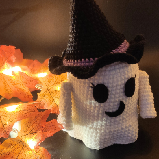 cute and little ghost, shiver ghostie, halloween, crochet, pattern, handmade, ideal for gift, home decor, amigurumi