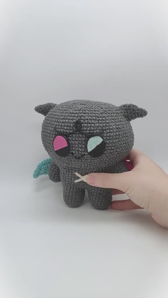 Video of amigurumi Kkamyo.